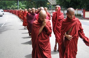 360_monks_burma_0919